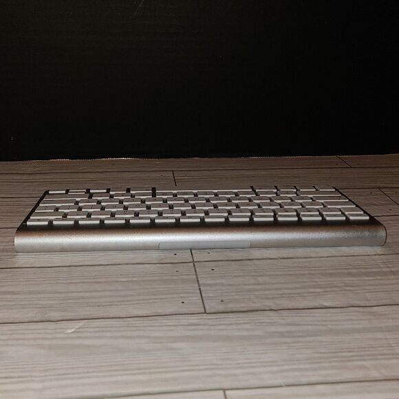 Apple Wireless Bluetooth Magic Keyboard A1314 Silver Slim Mini Keyboard - Picture 8 of 10